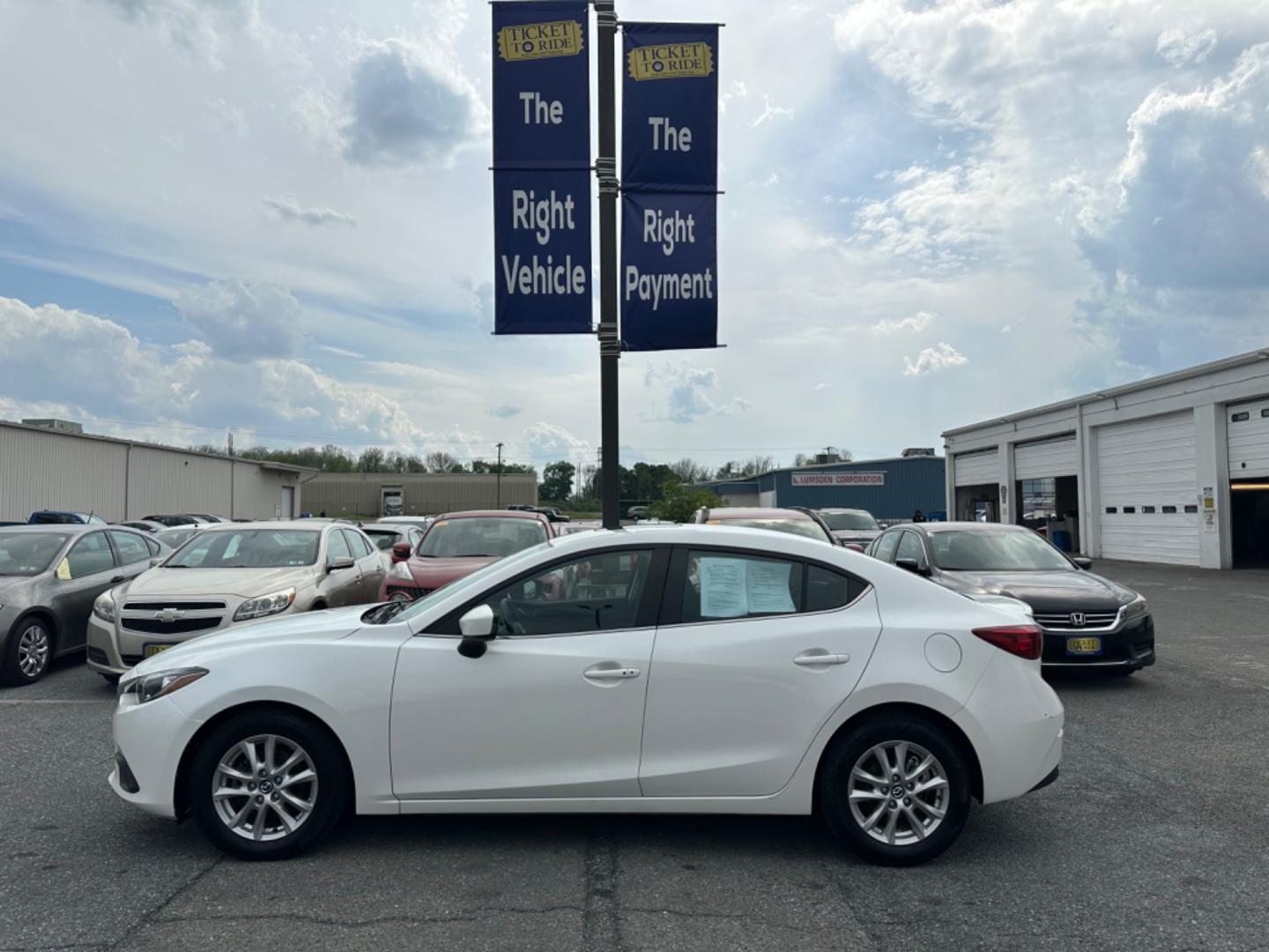 2014 WHITE Mazda MAZDA3 i Touring AT 4-Door (JM1BM1V76E1) with an 2.0L L4 DOHC 16V engine, 6-Speed Automatic transmission, located at 1254 Manheim Pike, Lancaster, PA, 17601, (717) 393-9133, 40.062870, -76.323273 - Photo#7